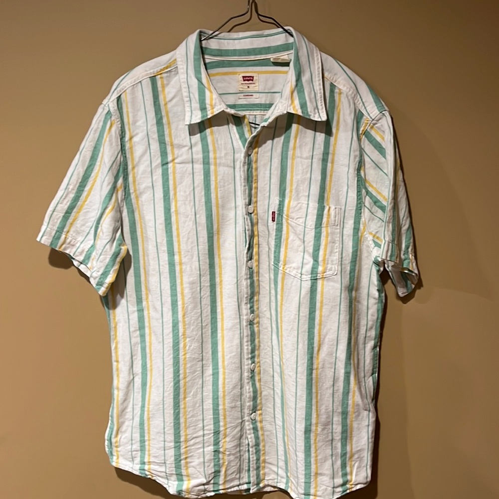 Levi’s short sleeve collared shirt